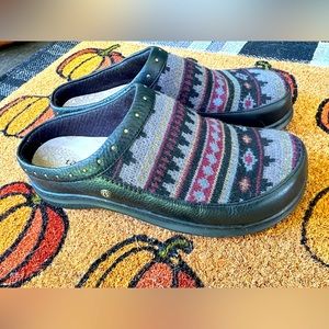 Taos southwestern wool/leather mules! Sweater weather ready!